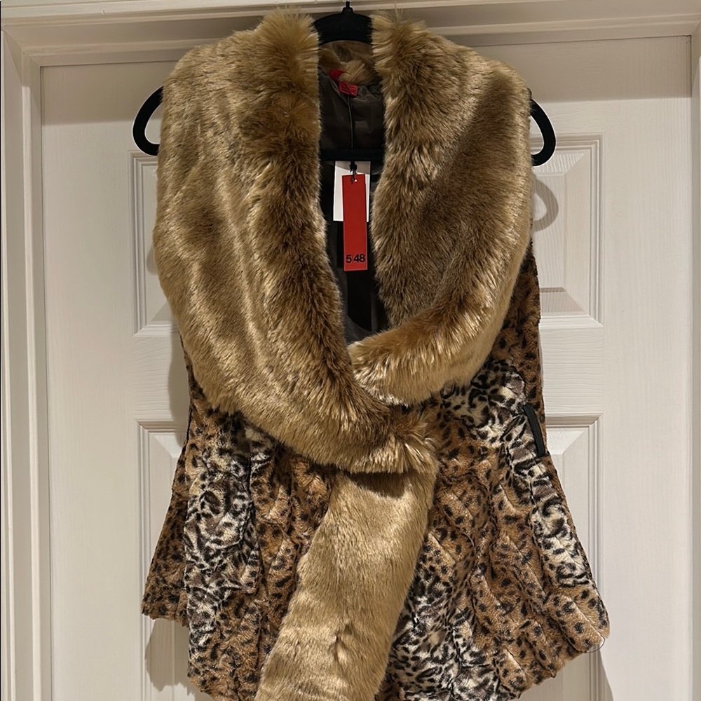 5/48 extremely soft tan and Brown Faux Fur Leopard vest!